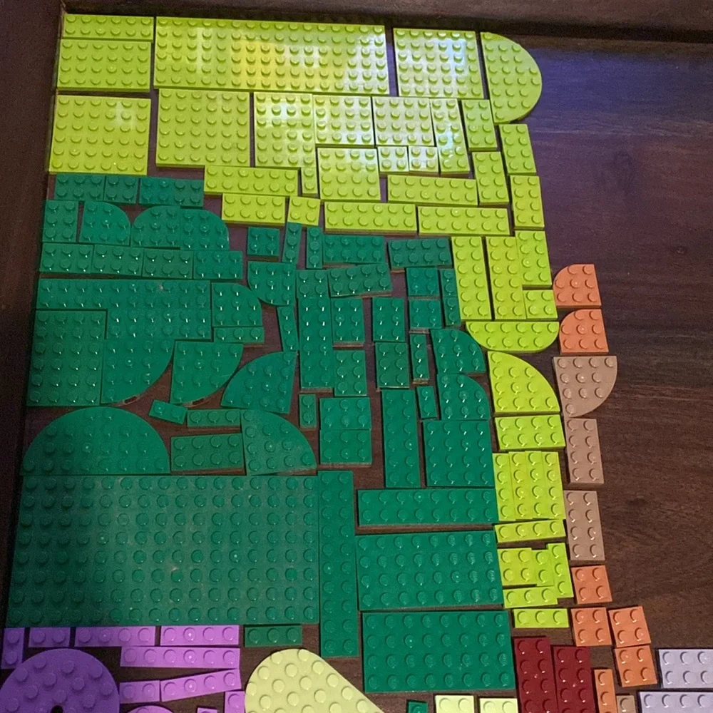 752 LEGO Pieces / Over 2 Pounds Multiple colors and sizes / Flat Legos